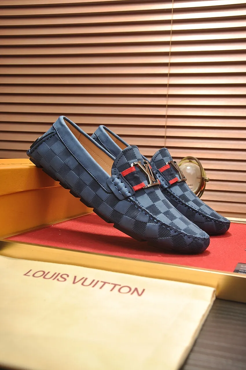 Men's men's shoes 💰420💶 [LV Doudou shoes] (water-dyed cowhide lining) new model is on the market, available on the official website. The new Doudou shoes are processed into single-color materials, and the uppers are made of imported horsehide leather. The body of the shoe is fully hemmed with mark thread, and is lined with imported original cowhide leather. The elegant shoe shape is super suitable for all-matching, and the size is 38-44.